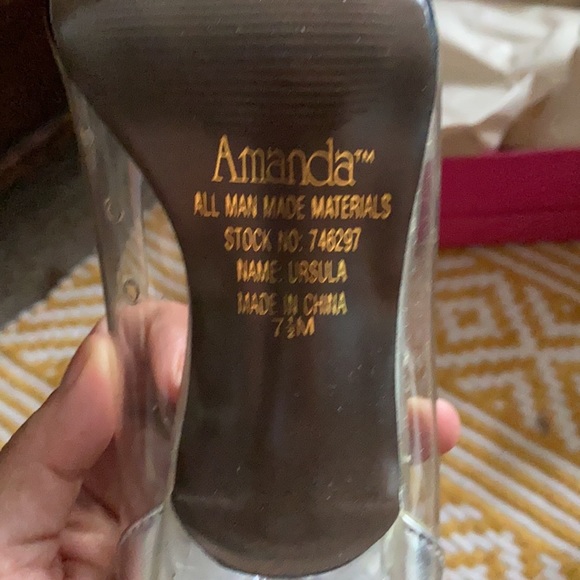 Clear translucent pumps like Cinderella - Picture 4 of 6